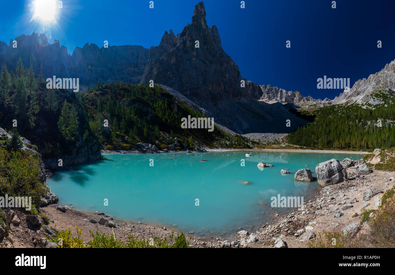 Lac Sorapis grand panorama. Alpes Des Dolomites, Italie Banque D'Images