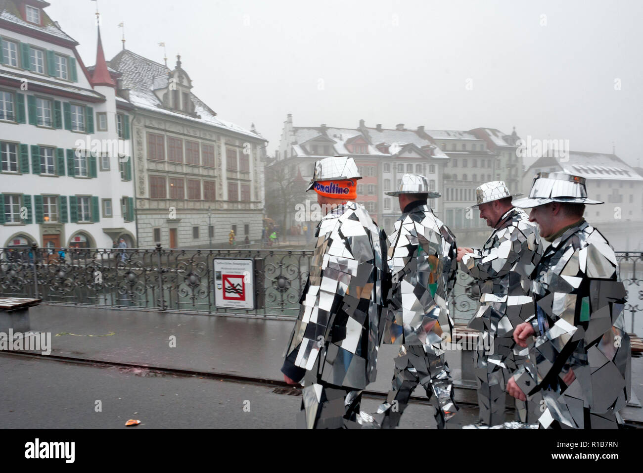 Les gens qui portent un costume de carnaval Carnaval à Luzern, Suisse Banque D'Images