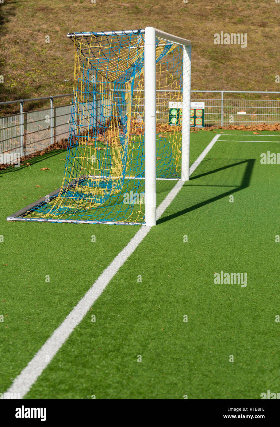 Gros plan du terrain de soccer football. Lignes blanches Banque D'Images