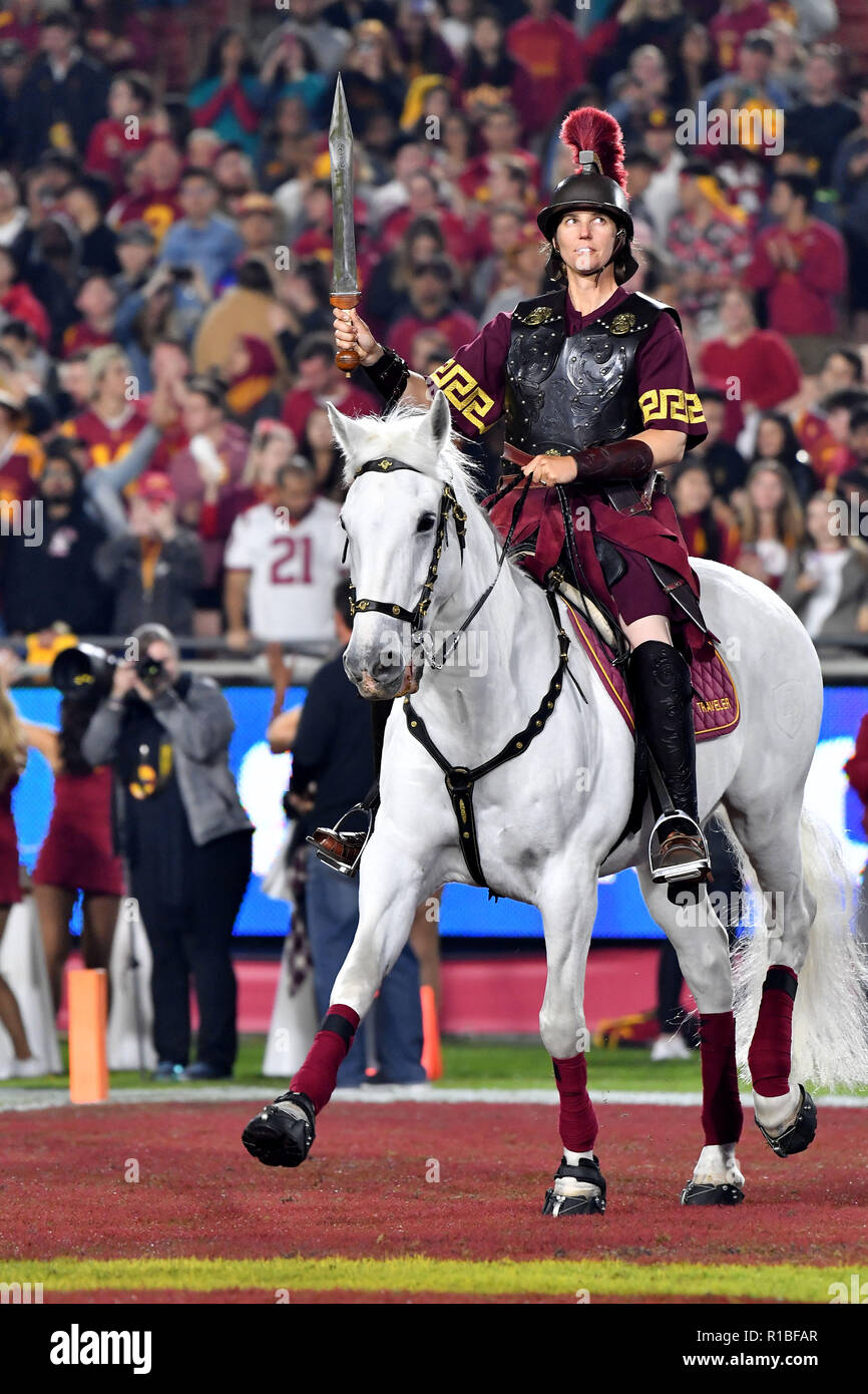 Los Angeles, CA, USA. 10 Nov, 2018. Les USC Trojans voyageur Mascot durant la NCAA Football match entre l'USC Trojans et le California Golden Bears au Coliseum de Los Angeles, Californie.Le California Golden Bears à l'encontre de l'USC Trojans 15-14.Mandatory Crédit photo : Louis Lopez/CSM/Alamy Live News Banque D'Images
