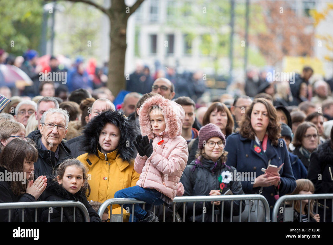 Manchester , Angleterre , 11 novembre 2018 Armistice à Manchester. Aujourd'hui (dimanche 11 novembre) marque les 100 ans depuis la fin de la Première Guerre mondiale. Une minute de silence et de service est maintenu à la Manchester Cénotaphe , St Peter's Square dans le centre-ville de Manchester. Crédit : Chris Bull/Alamy Live News. Banque D'Images