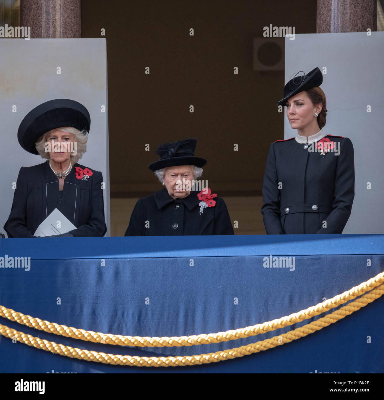 London UK, 11 novembre 2018 Le Service national du souvenir au monument de la guerre, Londres le Dimanche du souvenir en présence de Sa Majesté la Reine, le premier ministre, Theresa May, anciens premiers ministres, ministres et représentants de l'Commenwealth H M La Reine (centre) La Duchesse de Cornouailles, (à gauche) et la duchesse d'Cambriddge, (à droite) Crédit Ian Davidson/Alamy Live News Banque D'Images