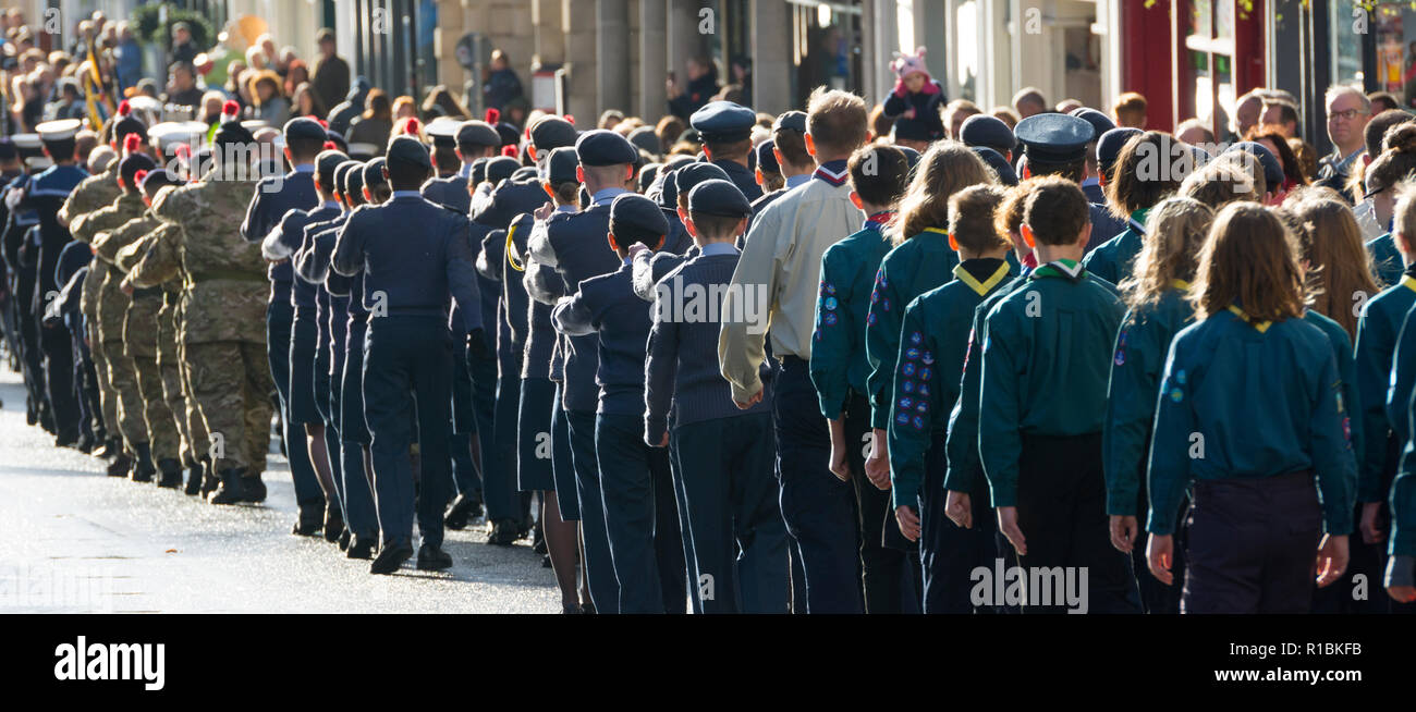 Leamington Spa, Warwickshire, Royaume-Uni. 11Th Nov, 2018. UK. Le défilé du jour du Souvenir procède par Leamington Spa town centre vers le monument aux morts à Euston Lieu où un service a eu lieu. Crédit : Colin Underhill/Alamy Live News Banque D'Images