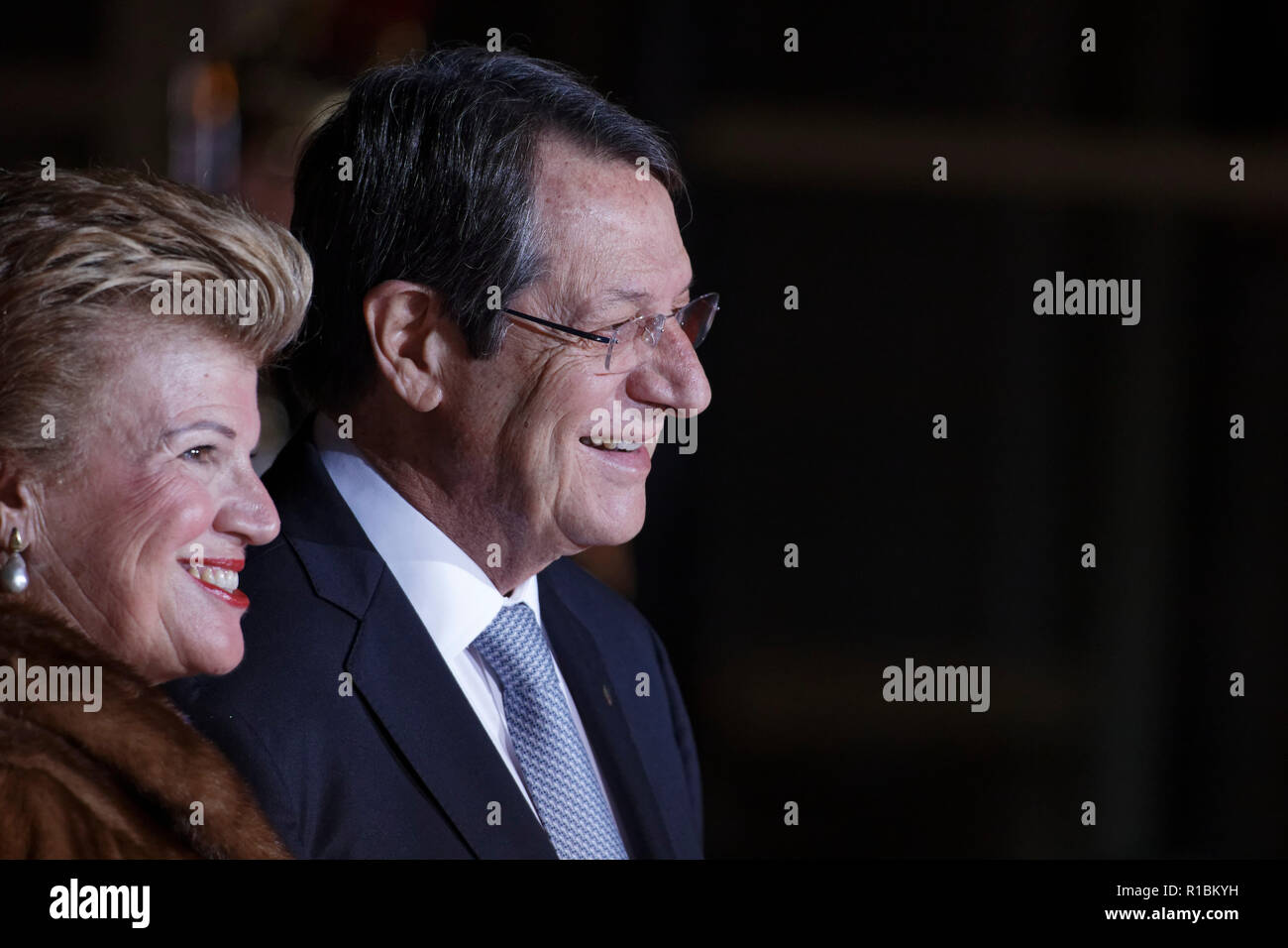 Paris, France. 10 Nov, 2018. Arrivée du Président chypriote Nicos Anastasiades et sa femme Moustakoudes , pour le dîner en présence des chefs d'état, le gouvernement et les dirigeants de l'organisation internationale lors de la commémoration du centenaire de l'armistice de 1918 au Musée d'Orsay à Paris le 10 novembre 2018 à Paris, France. Credit : Bernard Menigault/Alamy Live News Banque D'Images