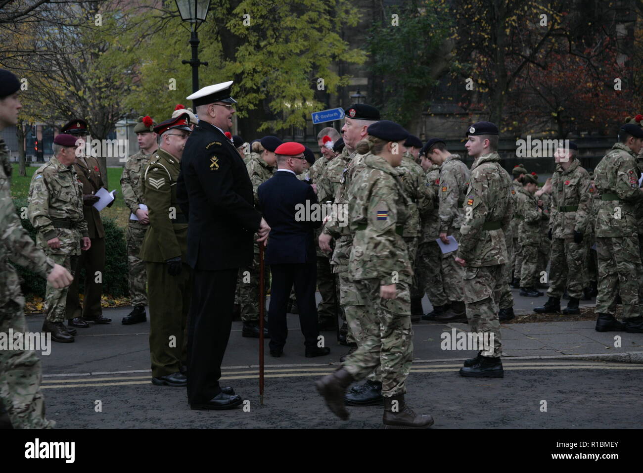 Newcastle, Royaume-Uni. 11Th Nov, 2018. Le jour de l'Armistice - Anciens combattants, militaires, Bande de Régiment Royal Fusiliers, Maire de Newcastle en partie Dimanche du souvenir Parade & dépôt de gerbe au Monument commémoratif de guerre & Réponse vieux Eldon Square, Newcastle upon Tyne. David Whinham/Alamy Live News Credit Banque D'Images