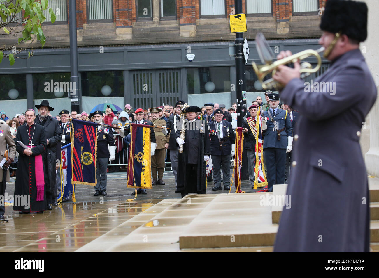 Manchester, UK. 11Th Nov 2018. Anciens combattants d'un conflit, les membres des forces canadiennes et des membres de la public de prendre part au service du souvenir marquant 100 ans depuis la fin de la SECONDE GUERRE MONDIALE !. Le Cénotaphe, Manchester, 11 novembre 2018 (C)Barbara Cook/Alamy Live News Banque D'Images