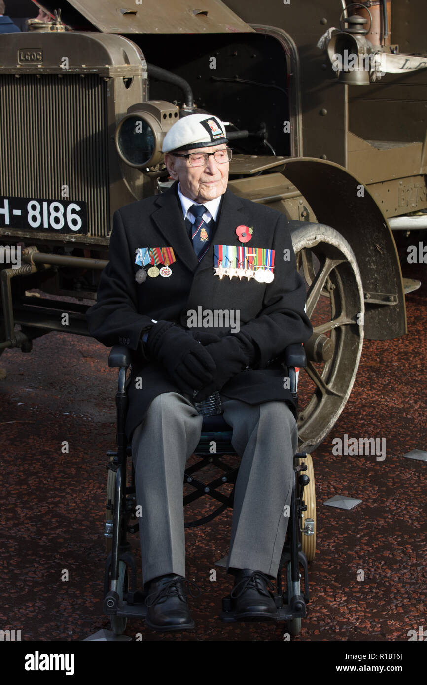 Londres, Royaume-Uni, 11 novembre 2018. Veteran James Fisher, 97 ans. L'un des participants de la procession de 10000 personnes, choisis par scrutin, à pied de Greenpark, au monument de la payer leurs respects à tous ceux qui ont servi et ne sont jamais revenus dans la première guerre mondiale. Crédit : Joe Keurig / Alamy Live News Banque D'Images