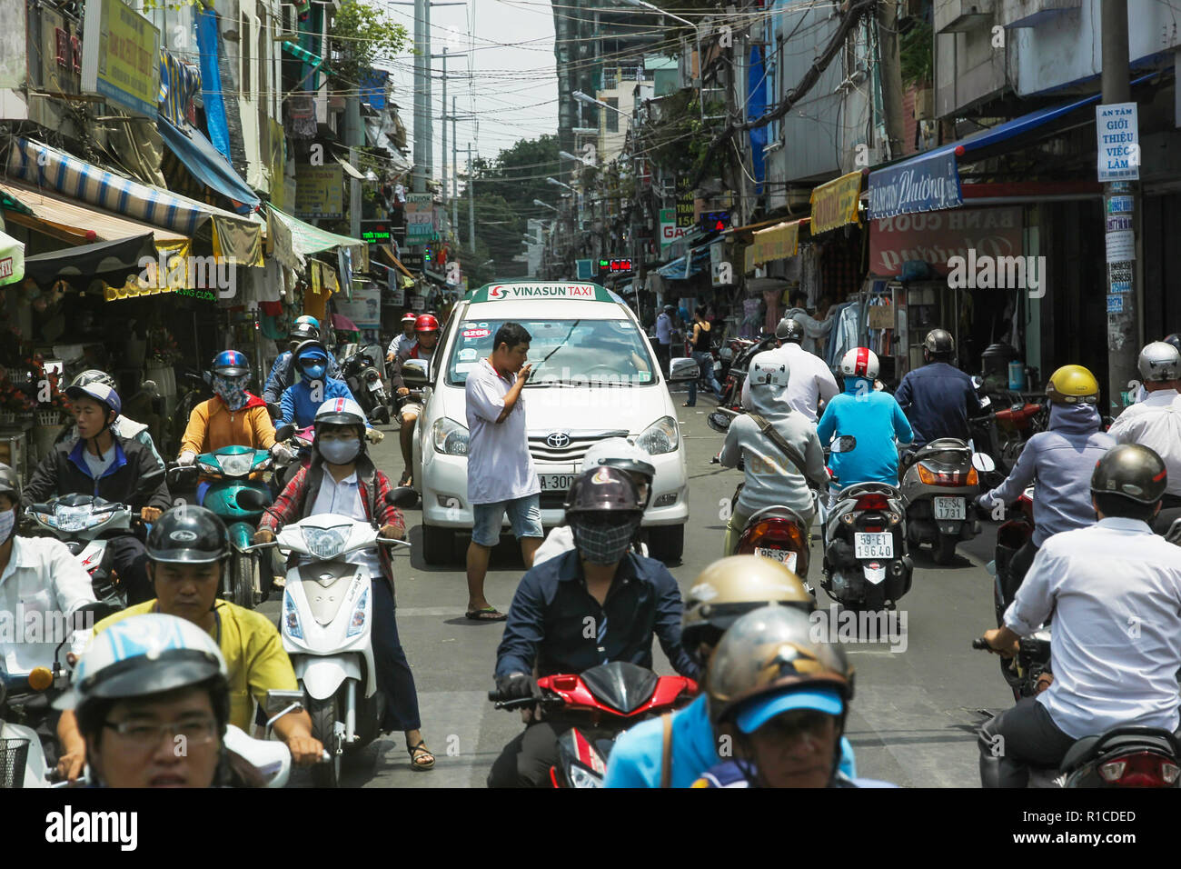 Saigon, Vietnam - avril 24,2014 : la circulation sur les rues de Saigon (Ho Chi Minh Ville, Vietnam) Banque D'Images