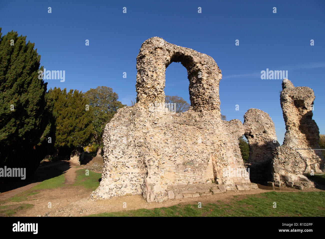 Cathédrale St Edmundsbury et les ruines de l'abbaye dans le centre de Bury St Edmunds, Suffolk, Angleterre, RU Banque D'Images