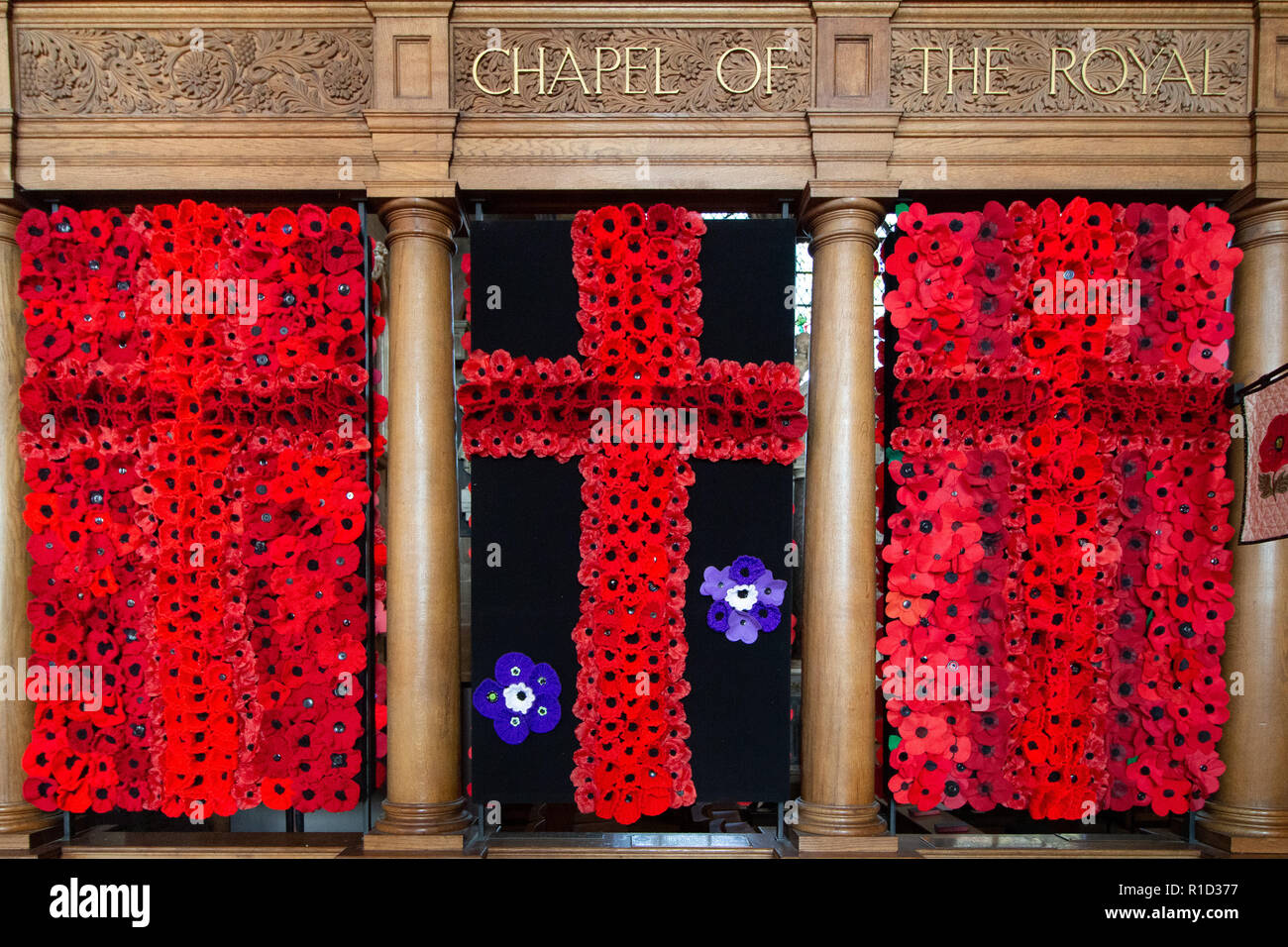 Affichage du pavot pour marquer la fin de la Première Guerre mondiale dans l'église St Mary, Warwick. Banque D'Images