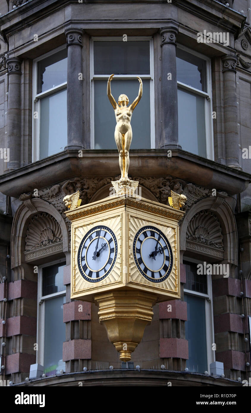 Le nord de l'orfèvres célèbre Horloge Rolex or et Dame Vénus dans le centre-ville de Newcastle Upon Tyne Banque D'Images