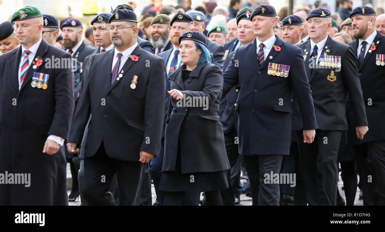 Les anciens combattants de guerre vu prendre part à la commémoration annuelle sur le Centenaire de la procession de l'Armistice à Londres pour rendre hommage à ceux qui ont souffert ou sont morts pendant la guerre. Des centaines de personnes rassemblées à l'occasion du centenaire de l'Armistice, qui a vu 3 123 membres des forces armées ont perdu la vie. L'armistice mettant fin à la Première Guerre mondiale entre les alliés et l'Allemagne a été signé à Compiègne, France à la onzième heure du onzième jour du onzième mois - 11h00 le 11 novembre 1918. Banque D'Images