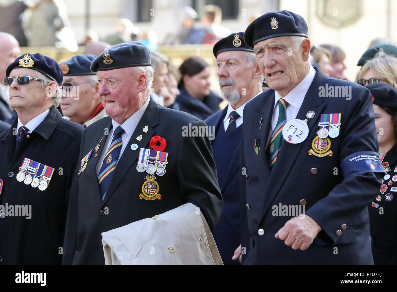 Les anciens combattants de guerre vu prendre part à la commémoration annuelle sur le Centenaire de la procession de l'Armistice à Londres pour rendre hommage à ceux qui ont souffert ou sont morts pendant la guerre. Des centaines de personnes rassemblées à l'occasion du centenaire de l'Armistice, qui a vu 3 123 membres des forces armées ont perdu la vie. L'armistice mettant fin à la Première Guerre mondiale entre les alliés et l'Allemagne a été signé à Compiègne, France à la onzième heure du onzième jour du onzième mois - 11h00 le 11 novembre 1918. Banque D'Images