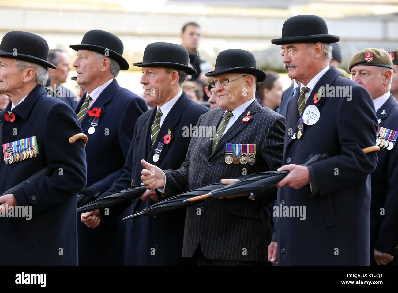 Les anciens combattants de guerre vu prendre part à la commémoration annuelle sur le Centenaire de la procession de l'Armistice à Londres pour rendre hommage à ceux qui ont souffert ou sont morts pendant la guerre. Des centaines de personnes rassemblées à l'occasion du centenaire de l'Armistice, qui a vu 3 123 membres des forces armées ont perdu la vie. L'armistice mettant fin à la Première Guerre mondiale entre les alliés et l'Allemagne a été signé à Compiègne, France à la onzième heure du onzième jour du onzième mois - 11h00 le 11 novembre 1918. Banque D'Images