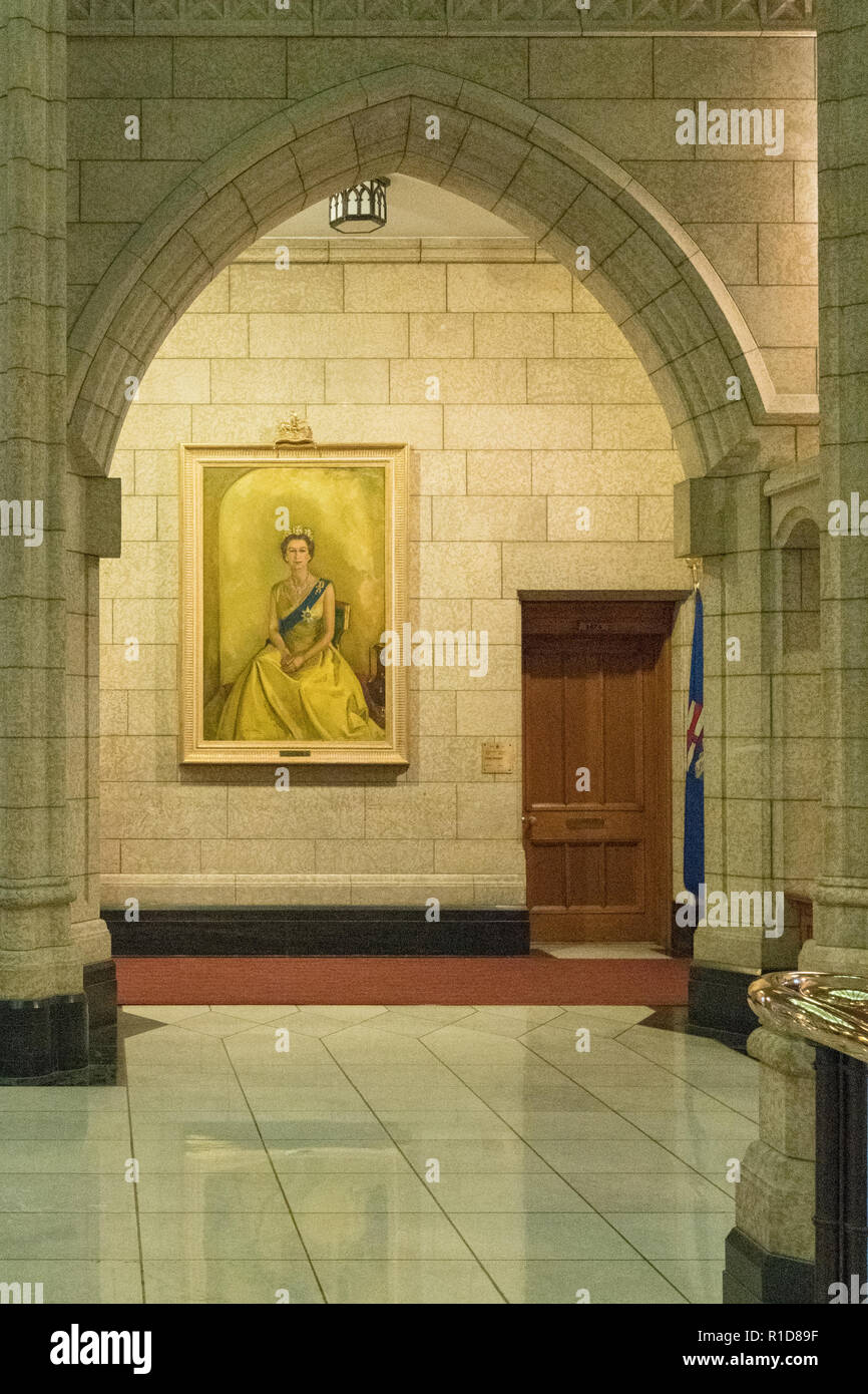 Portrait de la reine Elizabeth II à l'intérieur du Parlement, Ottawa, Canada Banque D'Images