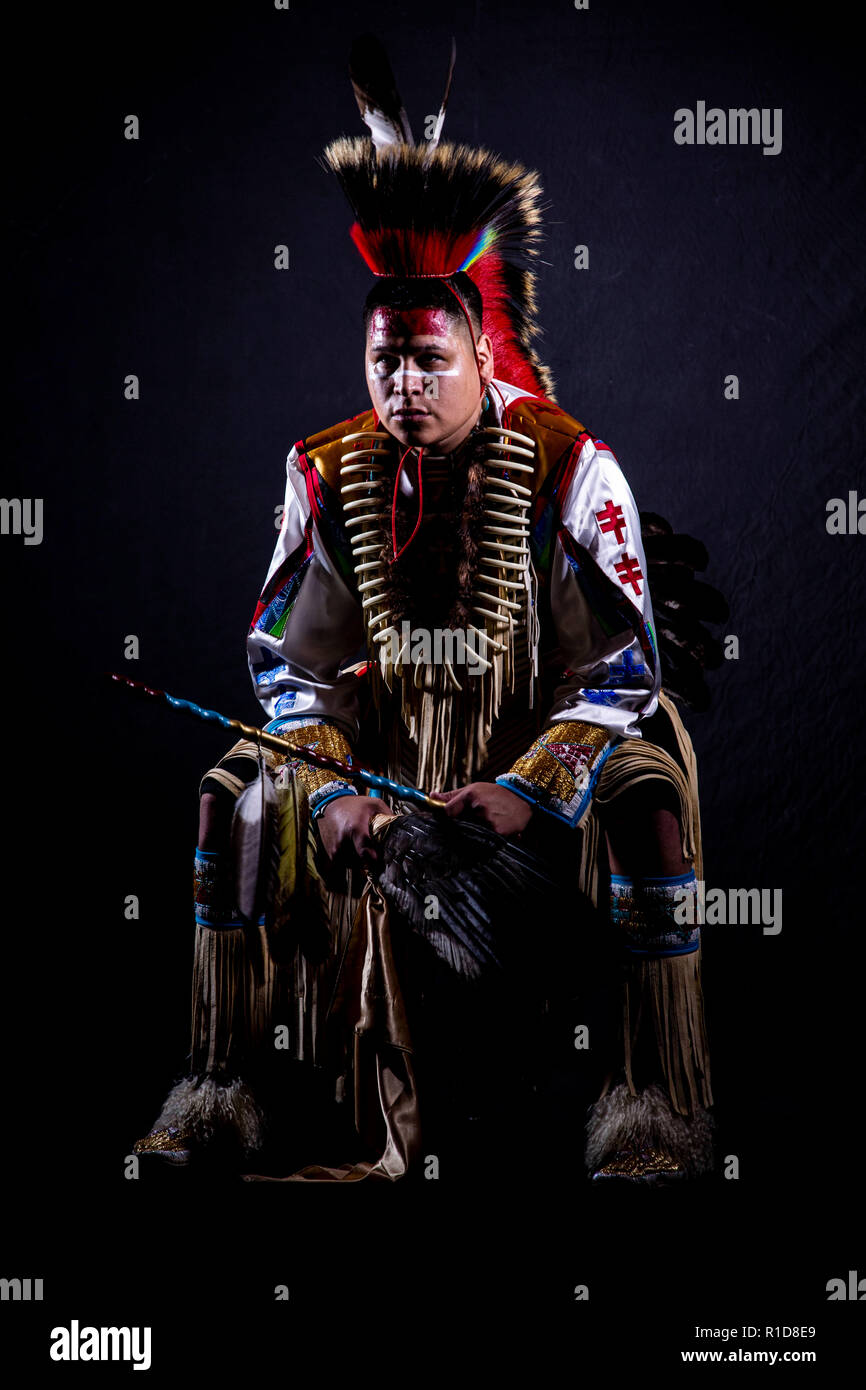 Sioux lakotas en costume autochtone dans le Dakota du Sud Banque D'Images