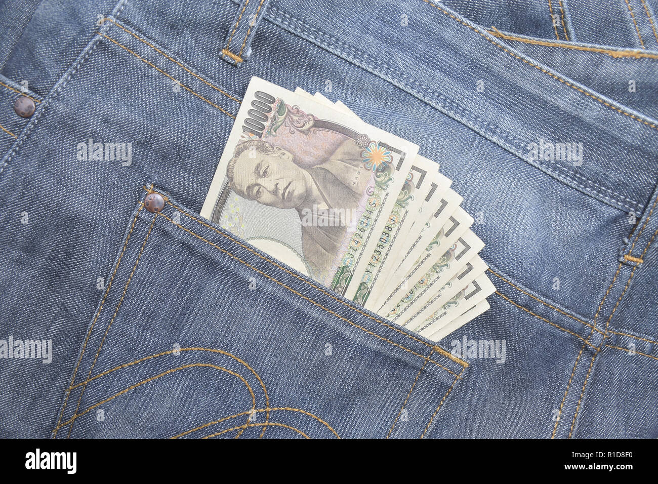 Yen japonais en jeans pocket - 10 000 yen Banque D'Images