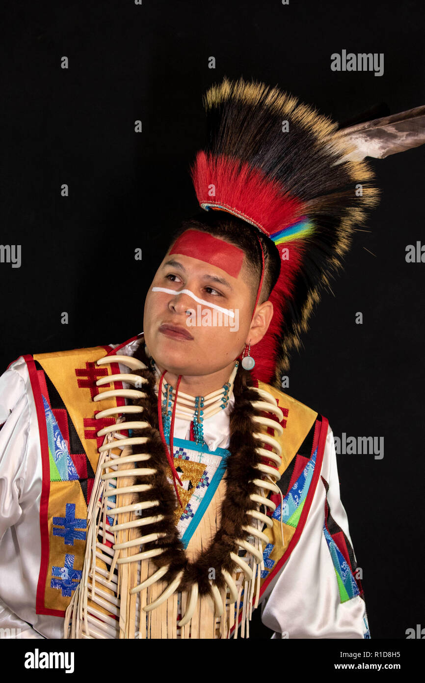 Sioux lakotas en costume autochtone dans le Dakota du Sud Banque D'Images