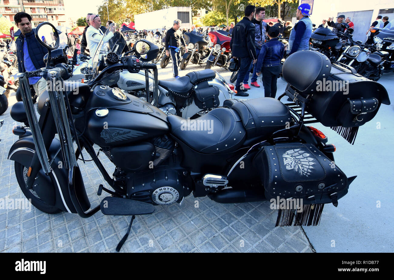 11 novembre 2018 - L'Hospitalet, Barcelone, Espagne - moto s'affiche dans  l'Hospitalet où motos de marques bien connues comme Harley-Davidson ou  indiennes sont affichées pour les personnes à voir et à admirer.