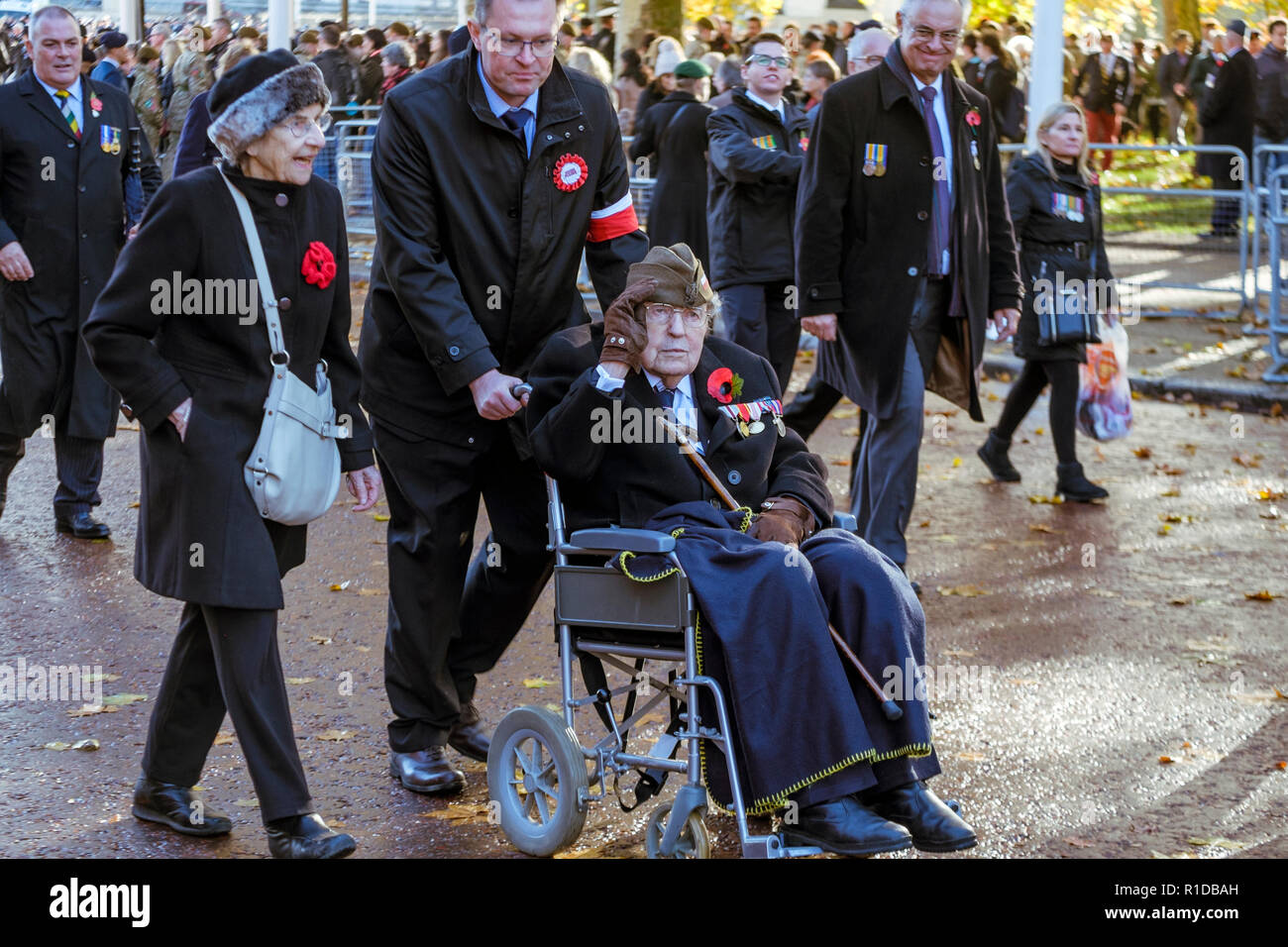 Londres, Royaume-Uni. 11 novembre 2018. Anciens combattants militaires participent au défilé du jour du Souvenir commémorant le 100e anniversaire de la fin de la Première Guerre mondiale. Banque D'Images