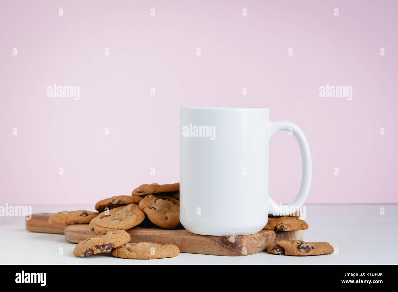 15oz mug immersive avec des biscuits et du lait Banque D'Images