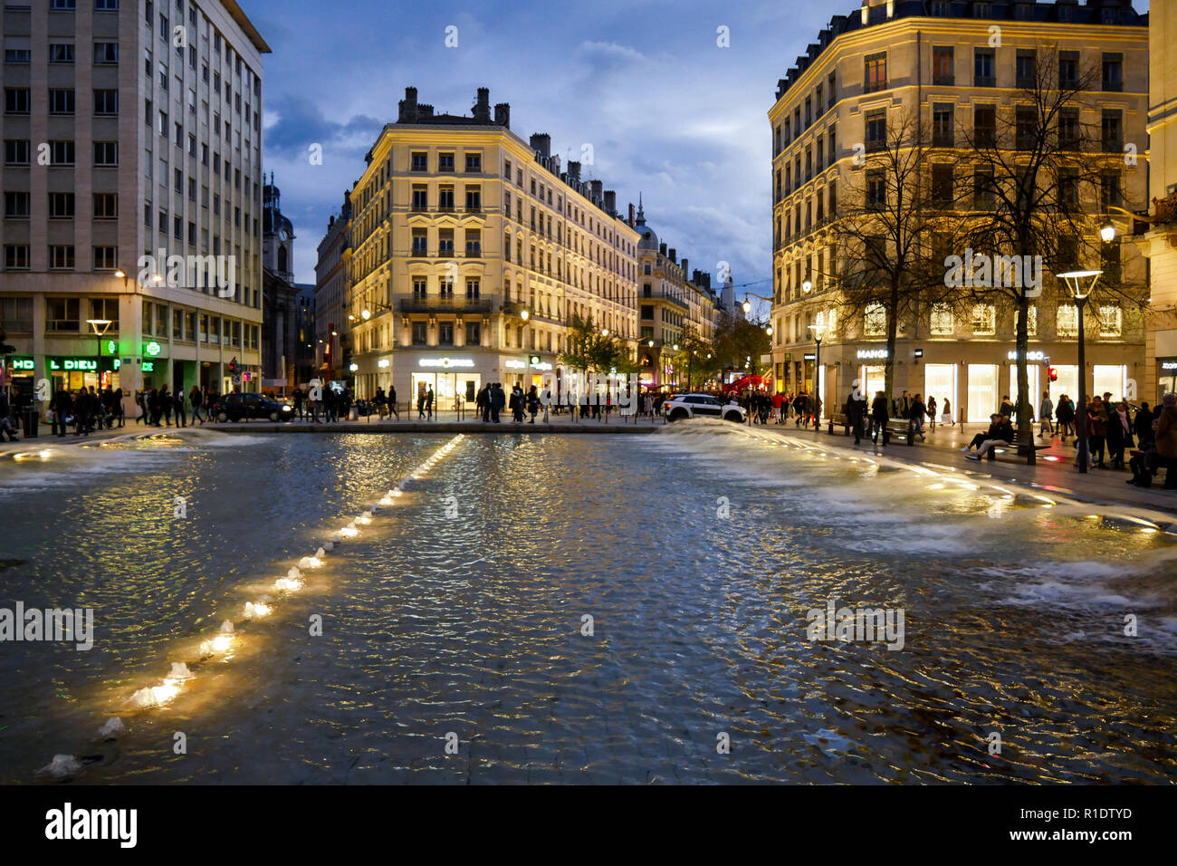 Place de la République, au crépuscule, Lyon, France Banque D'Images