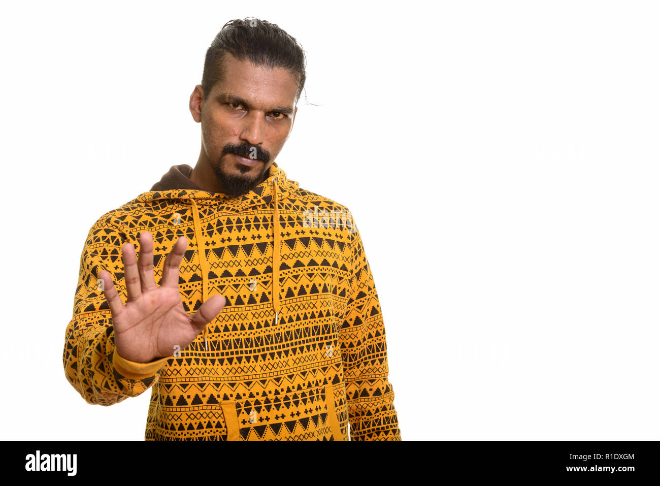 Jeune Indien avec stop hand gesture Banque D'Images