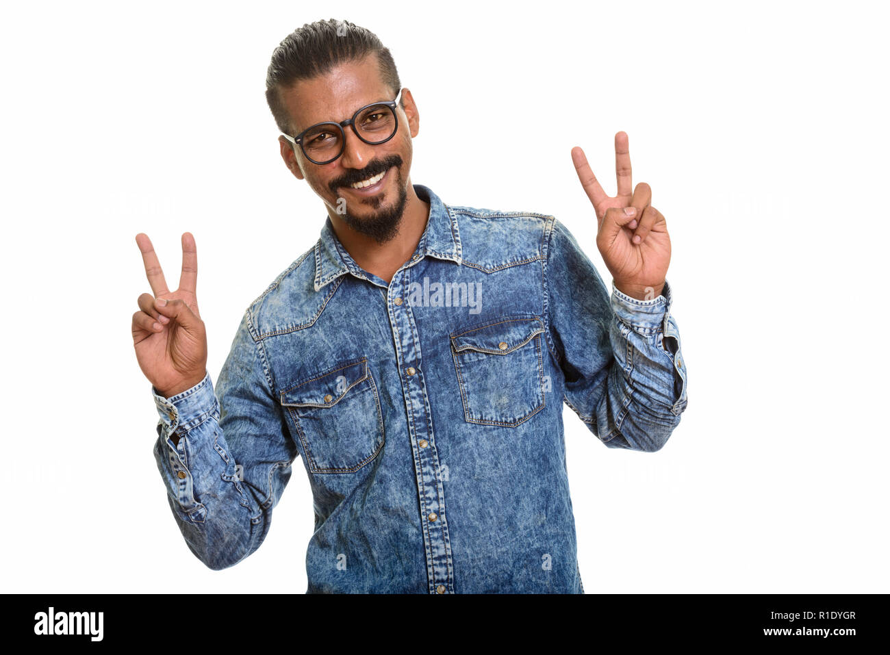 Les jeunes professionnels indien donner signe de paix Banque D'Images