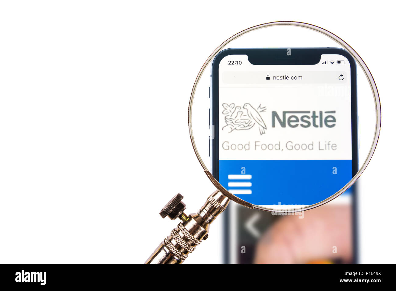 Soleure, Suisse - le 11 novembre 2018 : Nestle logo affiché sur un smartphone moderne Banque D'Images