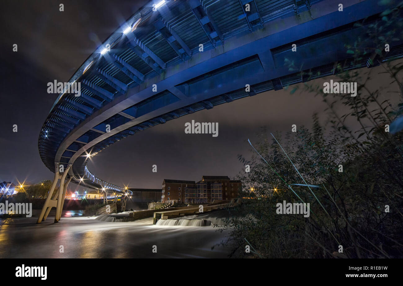 Castleford passerelle sur la rivière Aire Banque D'Images
