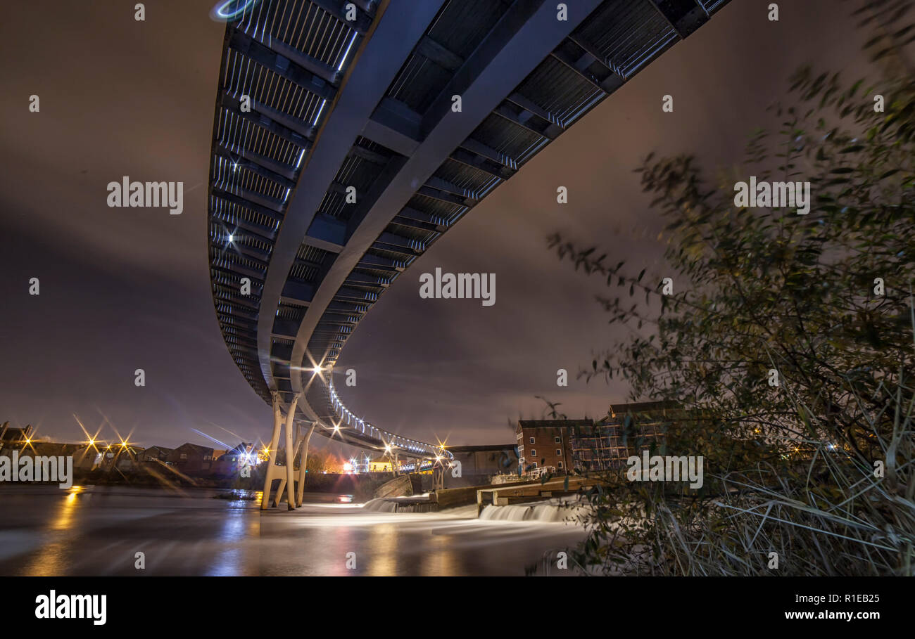 Castleford passerelle sur la rivière Aire Banque D'Images