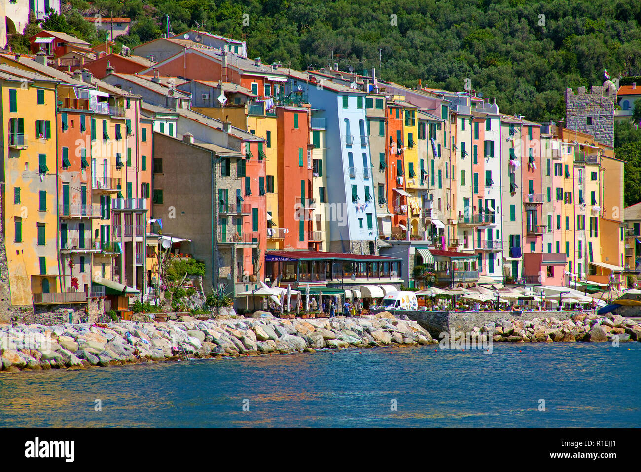 Rangée de maisons colorées au port de Portovenere, province La Spezia, Riviera di Levante, ligurie, italie Banque D'Images