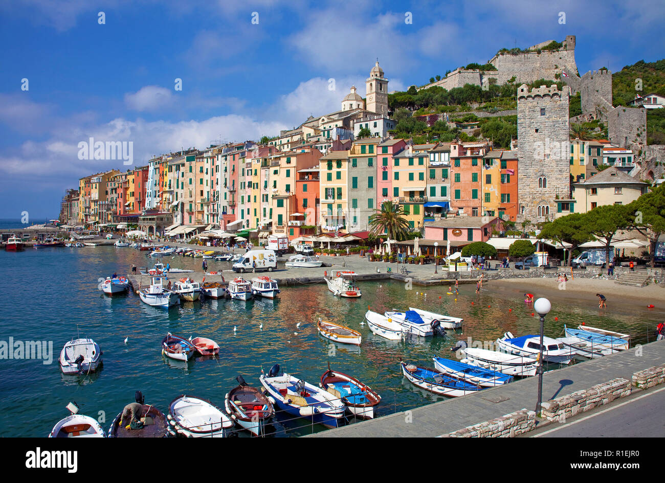 Rangée de maisons colorées au port de Portovenere, province La Spezia, Riviera di Levante, ligurie, italie Banque D'Images