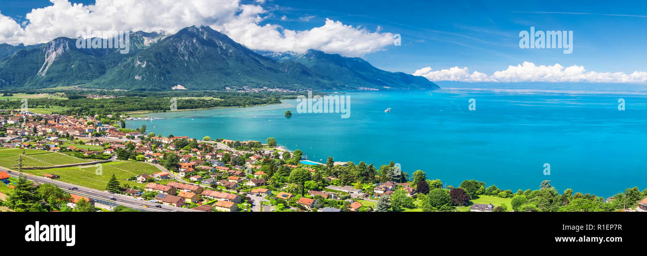 Vue panoramique de la ville de Montreux avec des Alpes suisses, le lac Léman et le vignoble de Lavaux, région, Canton de Vaud, Suisse, Europe. Banque D'Images