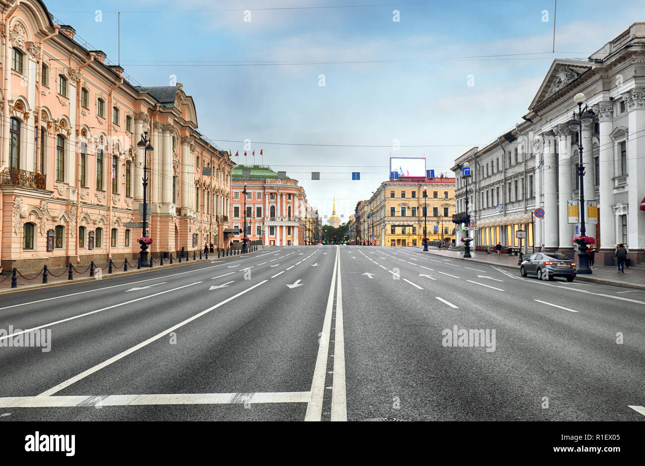 Vue sur la célèbre avenue Nevsky Prospect, Saint Petersburg Banque D'Images
