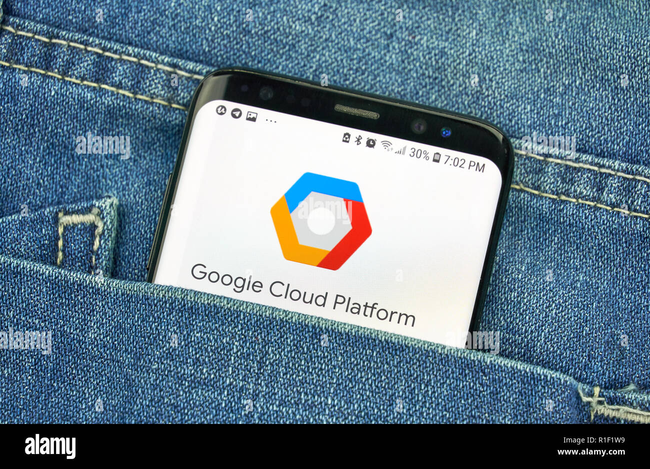Montréal, Canada - 4 octobre 2018 : Plate-forme de Cloud Computing Google app sur s8 écran. Google est une société de technologie américaine qui fournit une variété d'inter Banque D'Images