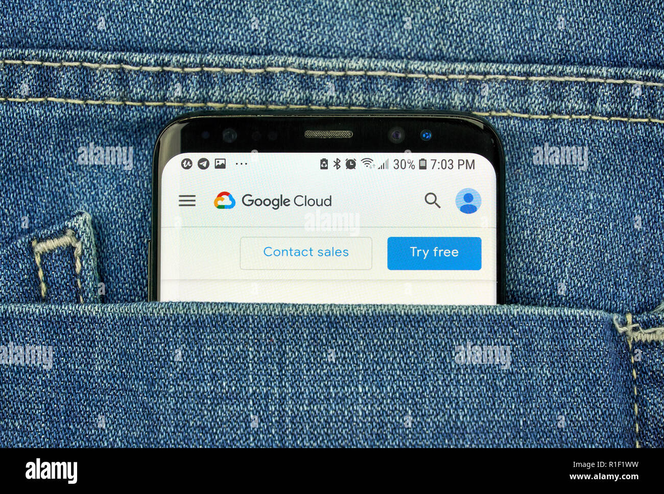 Montréal, Canada - 4 octobre 2018 : Plate-forme de Cloud Computing Google app sur s8 écran. Google est une société de technologie américaine qui fournit une variété d'inter Banque D'Images