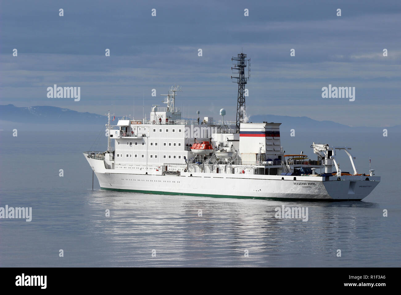 Akademik Ioffe, aka Un océan Navigator, une glace renforcé expedition cruise ship Banque D'Images