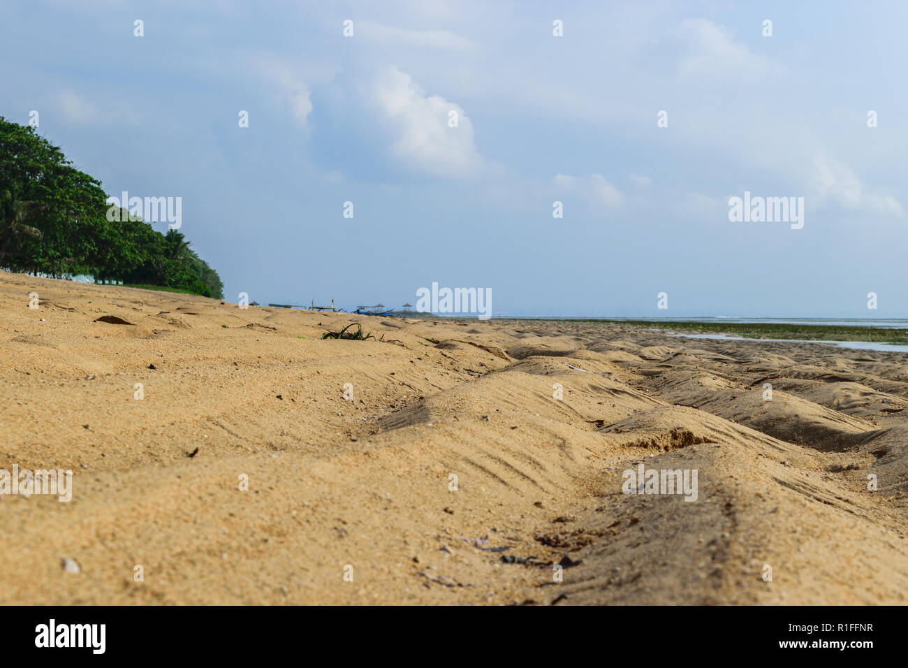Plage à marée basse de l'océan Indien à Sanur, Bali Photo Stock - Alamy