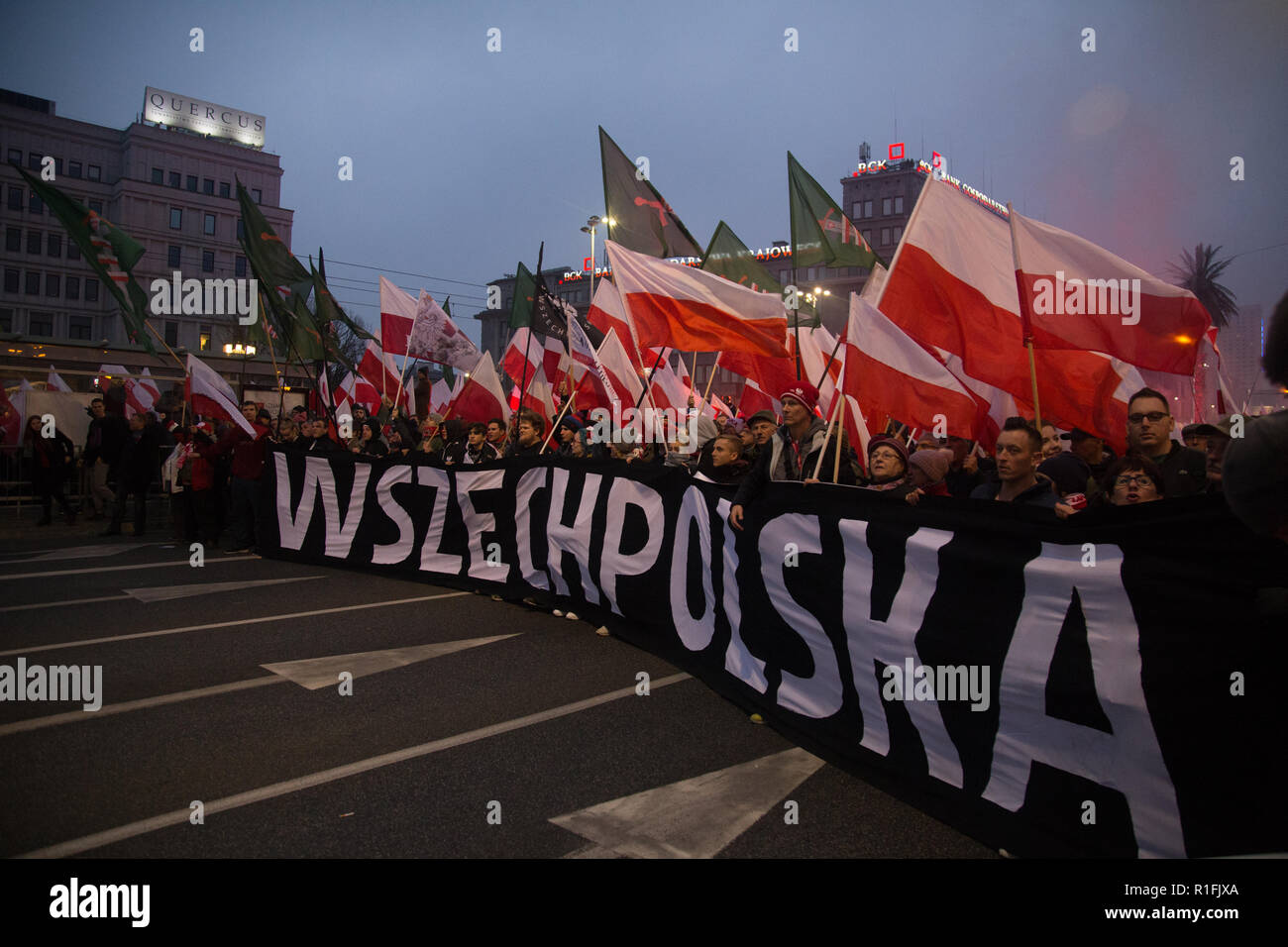 Varsovie, Pologne, 11 Novembre 2018 : Célébration de la Journée de l'indépendance polonaise dans une masse que Mars a rassemblé plus de 200 mille personnes. La jeunesse polonaise (Młodzież Wszechpolska) Banque D'Images