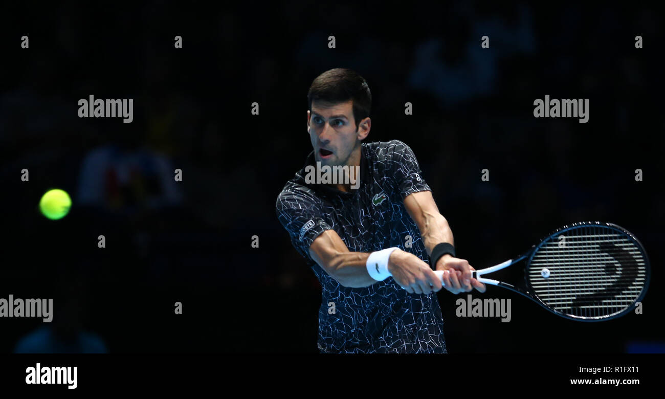 Londres, Royaume-Uni. Le 12 novembre 2018. Novak Djokovic (SRB) et John Isner (USA) au cours de la deuxième journée des célibataires de l'ATP World Tour Finals Nitto a joué à l'O2 Arena, Londres le 12 novembre 2018. Action Crédit photo : Crédit photo Action Sport Sport/Alamy Live News Banque D'Images