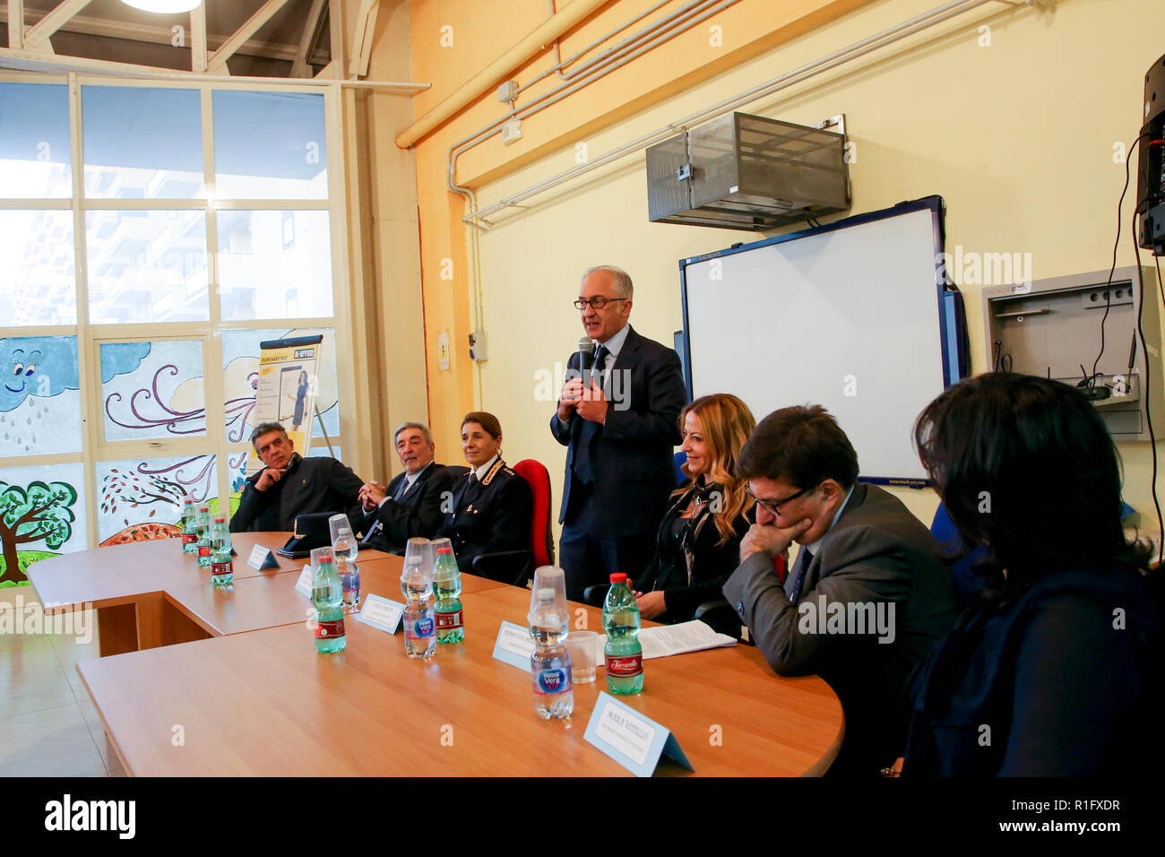 Caserte, Campanie, Italie, le 12 Nov 2018. V L'École d'¡ cercle de Caserta d'abord en Italie pour y inclure les demandeurs d'asile dans son personnel en photo le maire de Caserta Carlo Marino pendant son discours Crédit : Antonio Balasco/Alamy Live News Banque D'Images