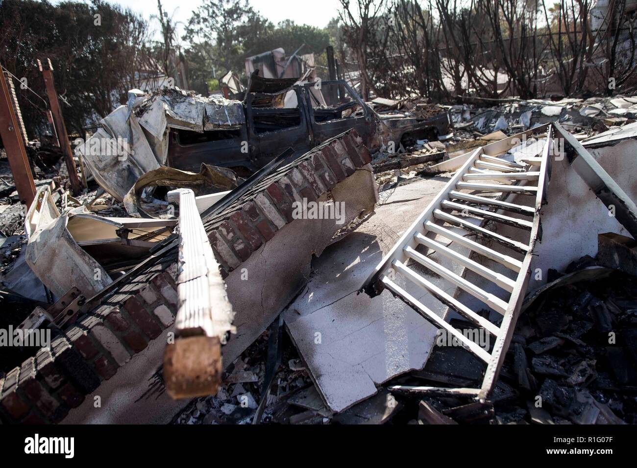 Malibu, Californie, USA. 12Th Nov, 2018. Une maison se trouve dans les décombres après un incendie a balayé la région. Crédit : Chris/Rusanowsky ZUMA Wire/Alamy Live News Banque D'Images