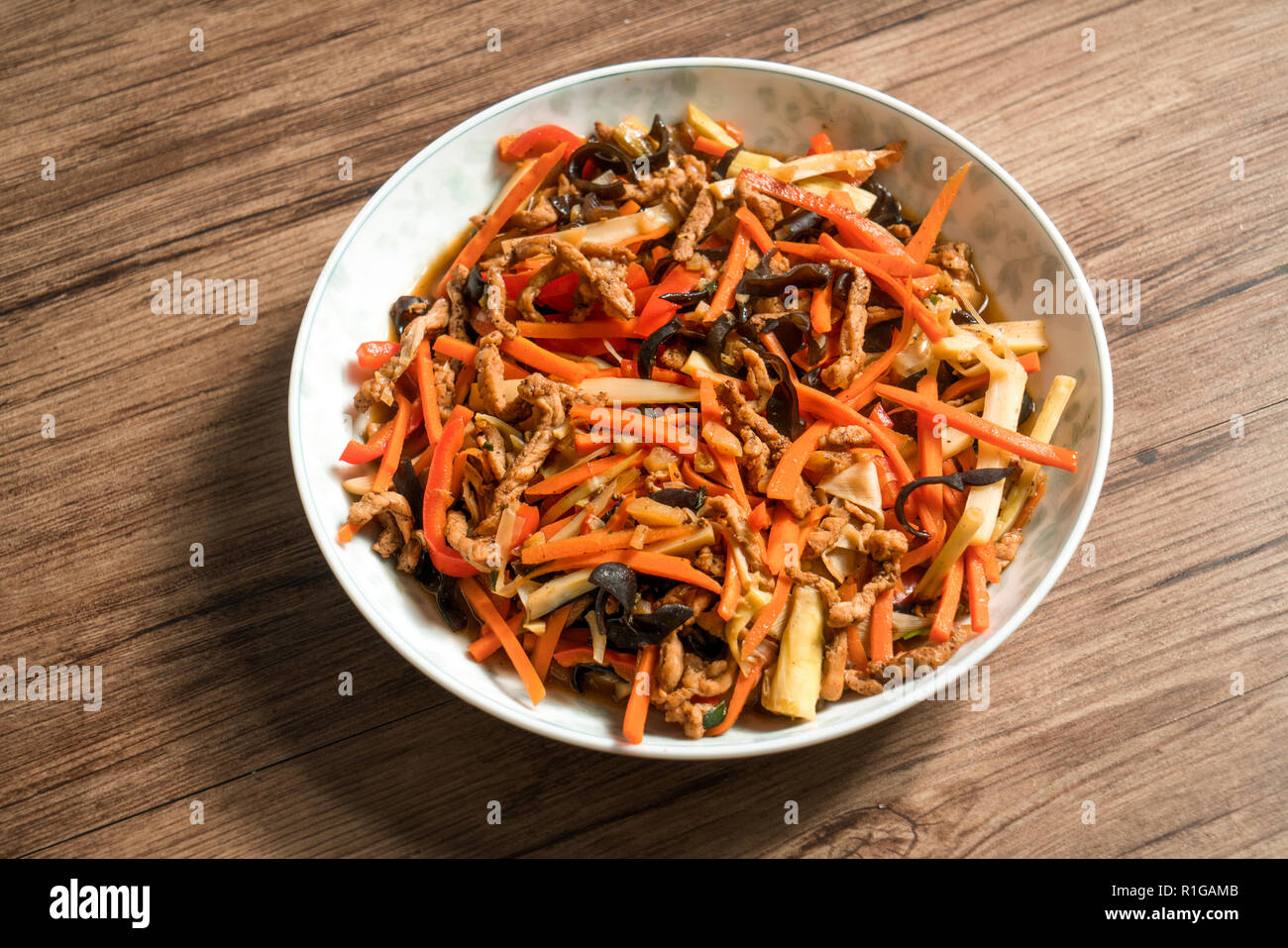 L'alimentation traditionnelle chinoise, sauté de porc à la sauce de poisson Banque D'Images