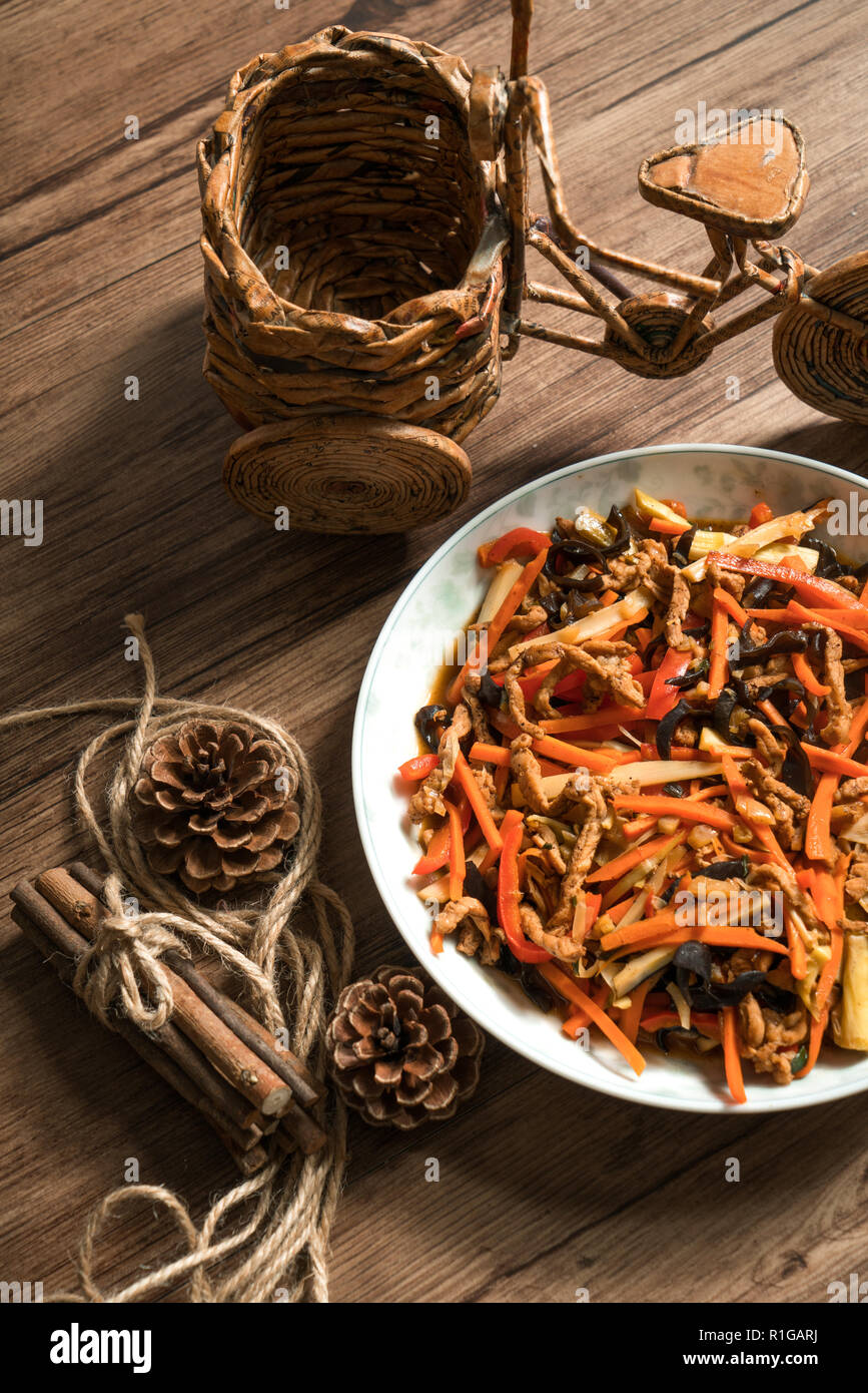 L'alimentation traditionnelle chinoise, sauté de porc à la sauce de poisson Banque D'Images