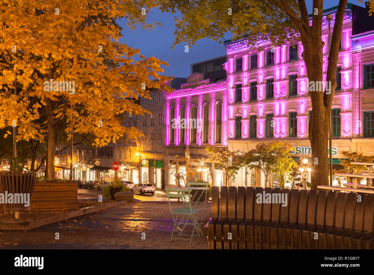 La côte de la Fabrique et la Place de l'Hôtel de ville au crépuscule dans la vieille ville de Québec, Québec, Canada. Banque D'Images