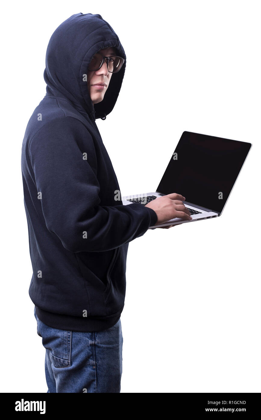 L'homme programmateur avec lunettes dans le capot avec ordinateur portable isolé sur fond blanc Banque D'Images