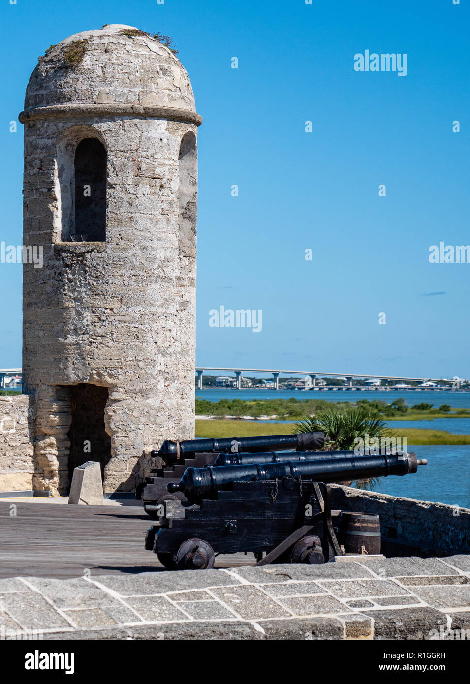 La batterie de canons sur les remparts de Castillo de San Marcos à St Augustine en Floride USA Banque D'Images