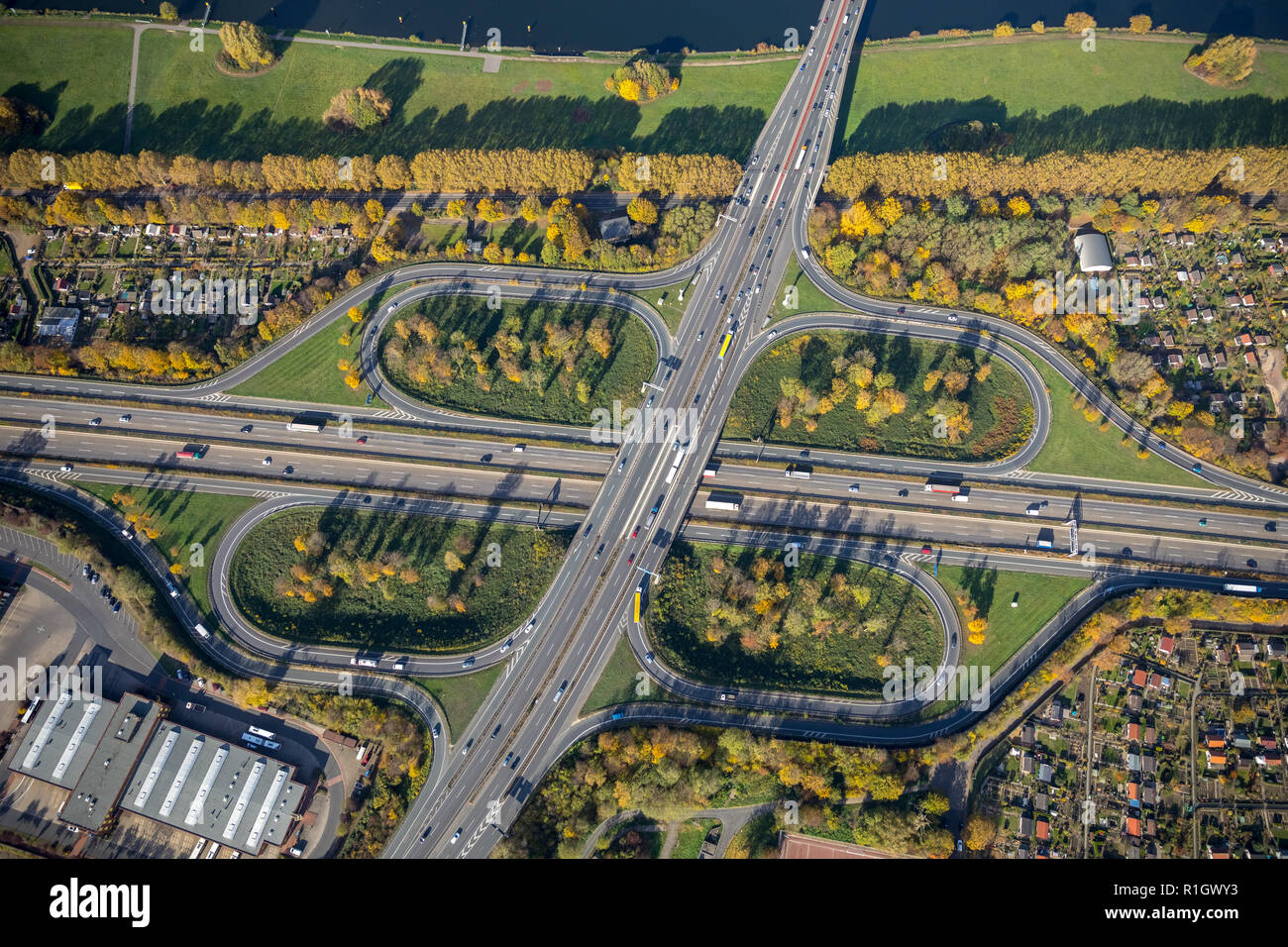Photographie aérienne, Duissern, Duisburg Mitte intersection, autoroute A40, autoroute A59, Duissern, Hleingärten sur l'autoroute, trèfle, Banque D'Images