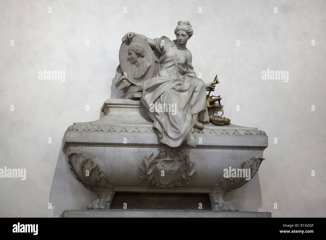 Monument funéraire à l'humaniste de la Renaissance italienne et homme politique italien Niccolò Machiavelli conçu par le sculpteur Rococo Innocenzo Spinazzi (1787) dans la Basilique de Santa Croce (Basilique de la Sainte Croix) de Florence, Toscane, Italie. Banque D'Images